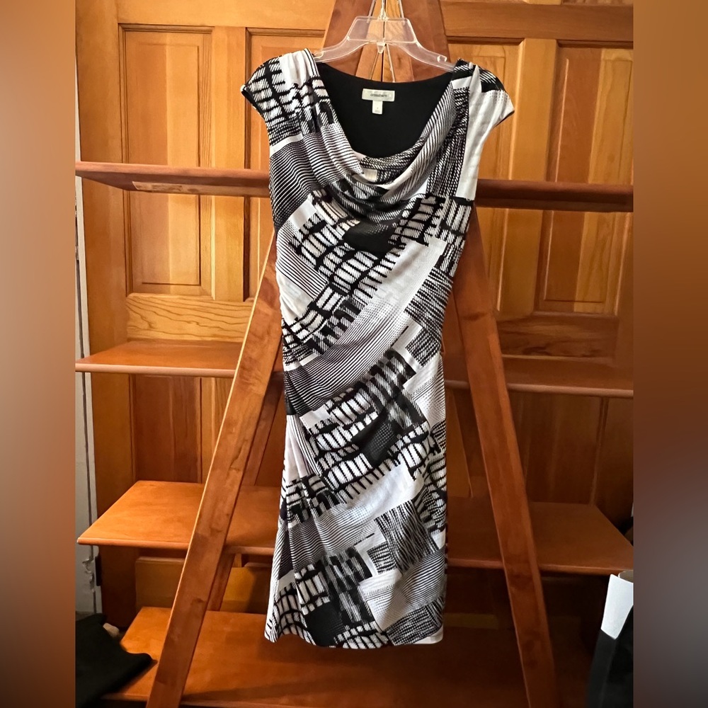 Dressbarn Black & White Abstract Sheath Dress Size 4
